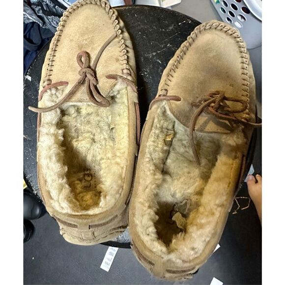 Ugg Dakota Slippers  - Picture 2 of 3